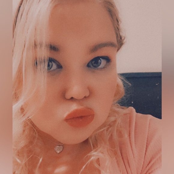 Meet your Posher, Breanna - Picture 1 of 1